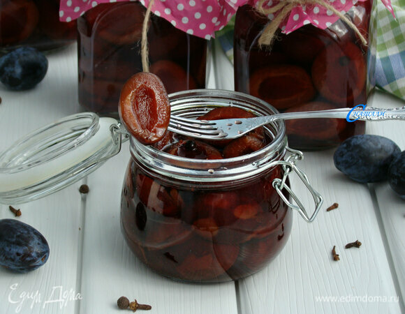 Заготовить такие сливы совсем не сложно, а результат очень порадует, когда холодным зимним вечером откроете ароматное угощение со вкусом лета.