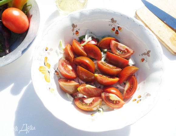 Затем все повторяем. Еще один слой помидоров.