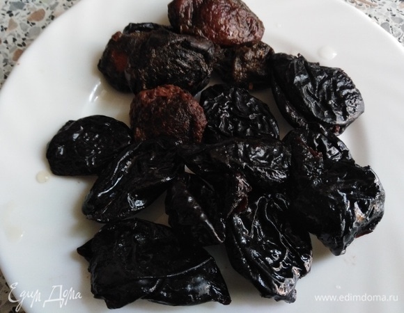 Туда же добавить промытый чернослив.