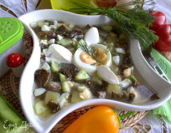 Так мы и чередуем летом в жару свекольный холодник со щавелевым.