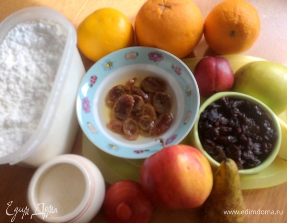 Понадобятся фрукты, вода и крахмал.