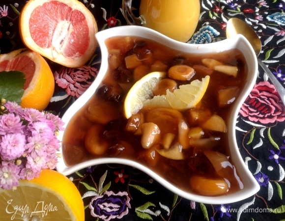 Десерт хорош со взбитыми сливками. Можно добавить молоко, но и так вкусно.