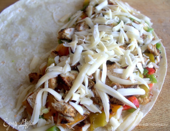 Посыпьте сыром снова.