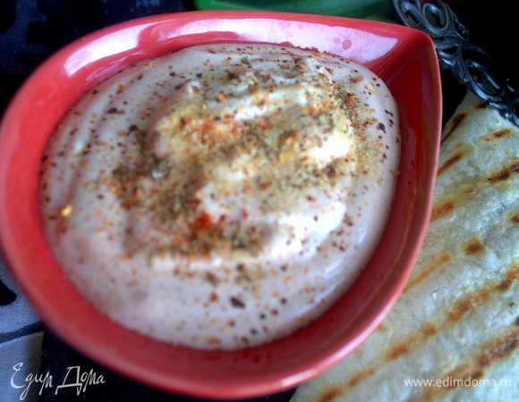 Приготовьте соус.