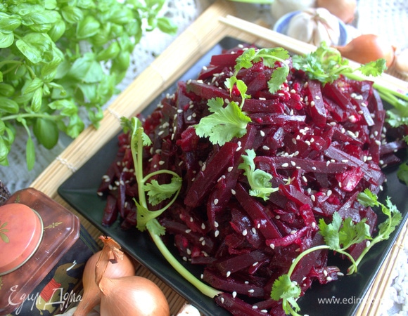 Также можно переложить блюдо в банку и хранить под крышкой в холодильнике.