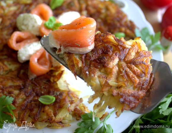 Также можно подавать с жареным луком и грибами или грудинкой.