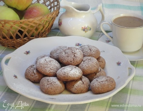 Остывшее печенье можно посыпать сахарной пудрой.