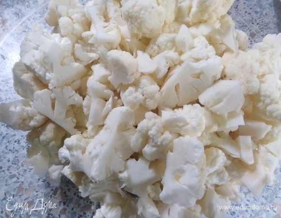 Соцветия цветной капусты промыть, некрупно нарезать.