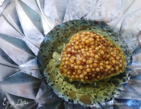 Горчицу смешать с растительным маслом.