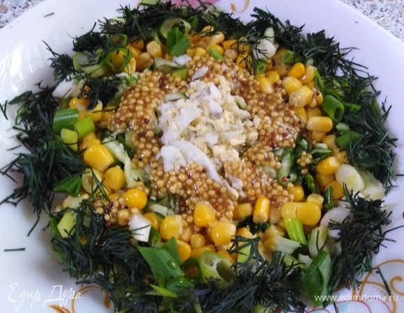 Заправить салат.