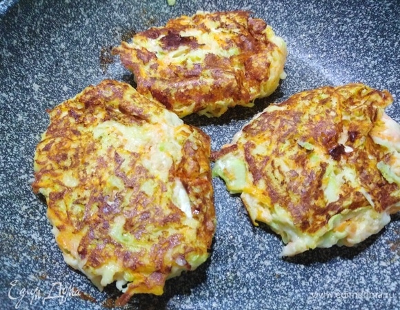 Жарьте с двух сторон на умеренном огне (примерно по пять минут).