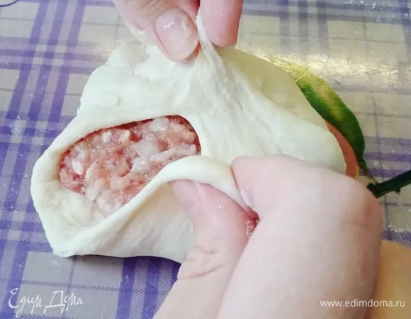 Защипываем края.