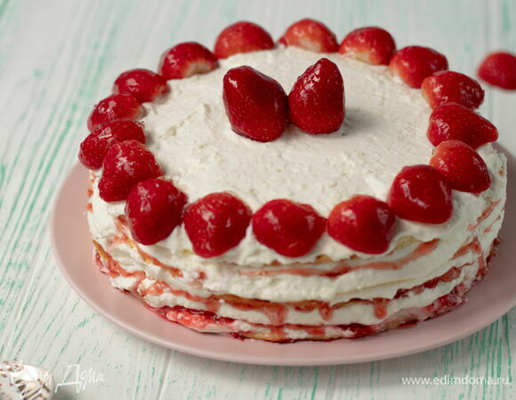 Украсьте десерт по своему желанию: свежими ягодами, кондитерской посыпкой или съедобными декоративными элементами.<br />
Торт «Молочная девочка» с клубникой отлично подойдет для празднования дня рождения, 8 Марта или небольшого семейного торжества. Приятного чаепития! 