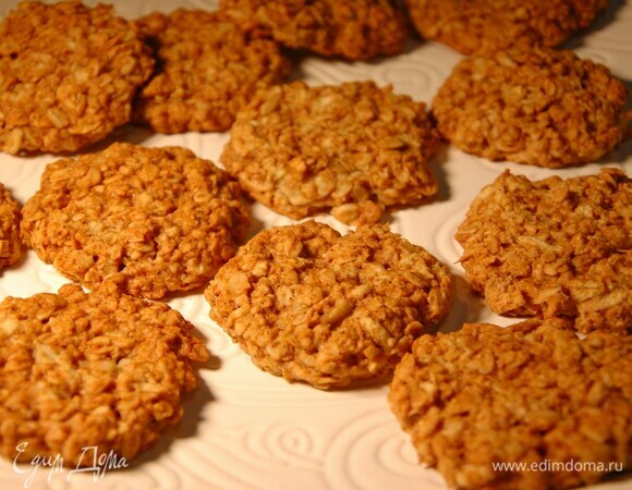 Выпекать печенье в разогретой духовке 20 минут.