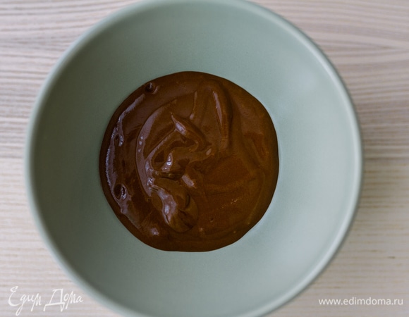 Муку добавить к соевому соусу.