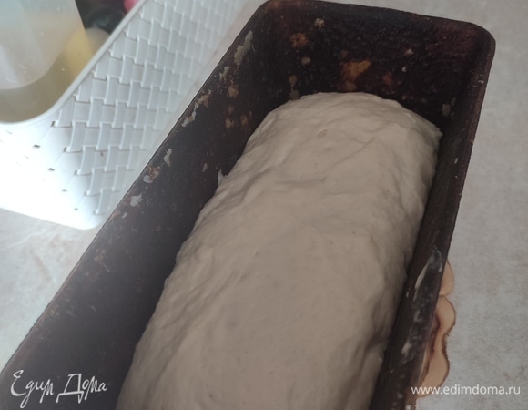 Выложить тесто в форму. Выпекать 30 минут при температуре 200°C.