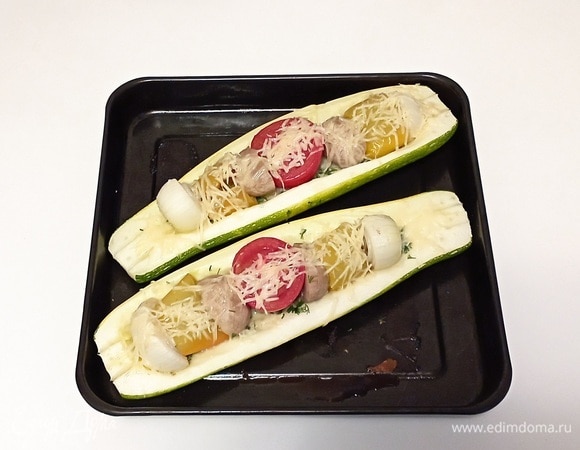 Спустя указанное время получились вот такие кабачковые лодочки.