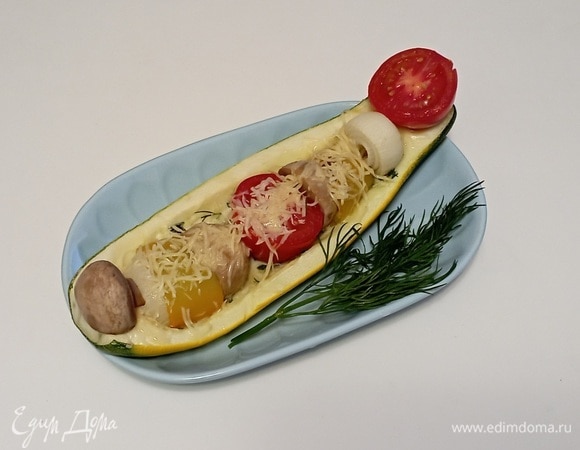 При подаче порционно украсить каждую лодочку половинкой отварного шампиньона и запеченного помидора, а также веточкой укропа. Приятного аппетита!