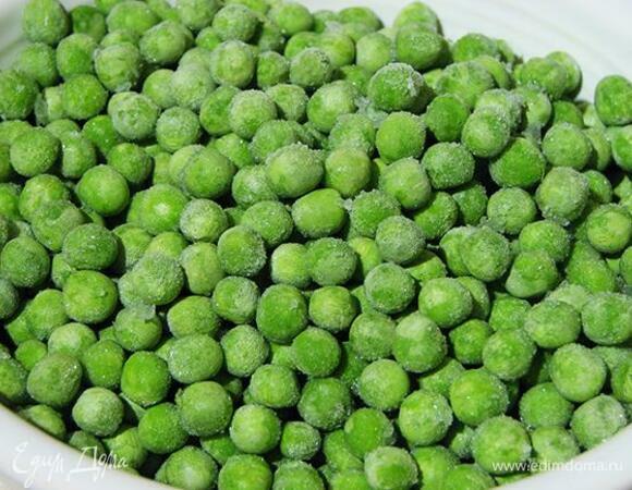 Зеленый горошек предварительно разморозить.