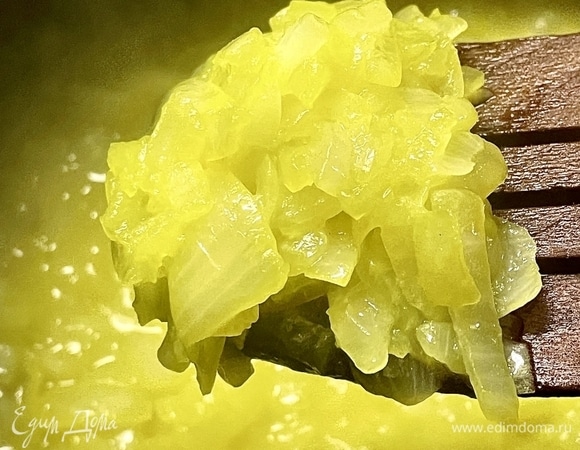 А, знаете, лук действительно практически сразу поменял цвет. Причем реально очень быстро. Просто на глазах.