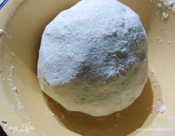 Замесите тесто.