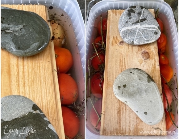 Заливать емкости надо так, чтобы рассол обязательно покрыл помидоры. Помидоры, конечно, поднимутся в рассоле и всплывут просто-таки наружу. Чтобы их притопить, исключительно для «притопить» и ни в коем случае не «сжать-прижать», сверху положить досочку (в принципе подойдет любая ровная вещь, например тарелка) и груз. Груз, повторюсь, рассчитывайте так, чтобы не было никакого особого давления. А лишь только всплыть он ягодам не давал.