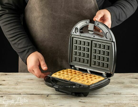 Подавайте тыквенные вафли с лимонным кремом.