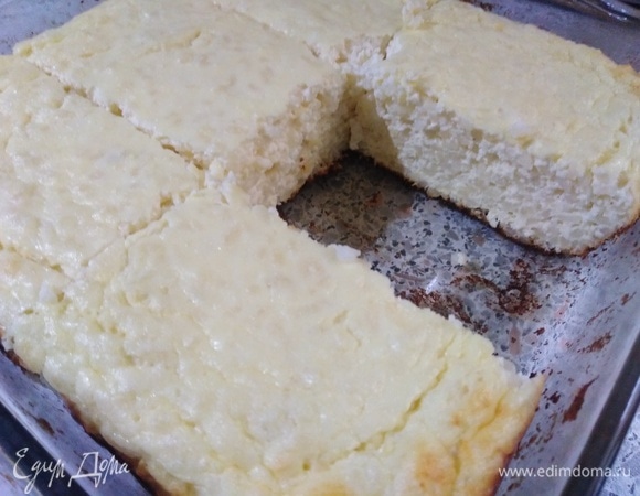 Остудить, нарезать порционно. При подаче посыпать сахарной пудрой.