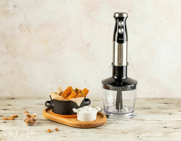 Подавайте запеченные кабачки с чесночно-сметанным соусом.