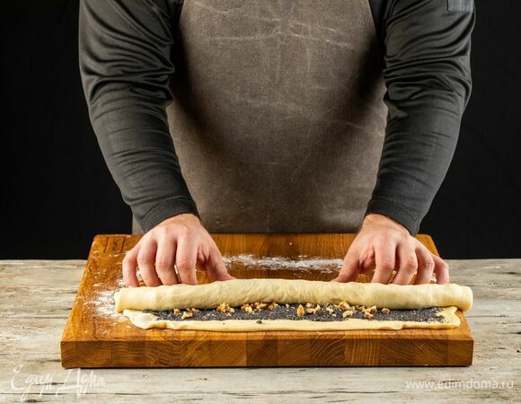 Скатайте заготовки в рулет.