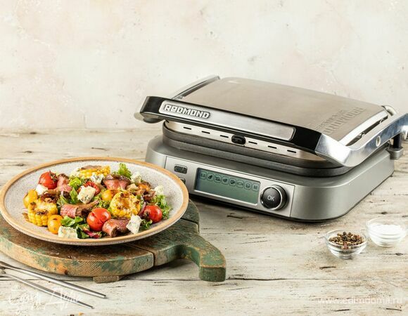 Сверху покрошите сыр дорблю и подавайте.