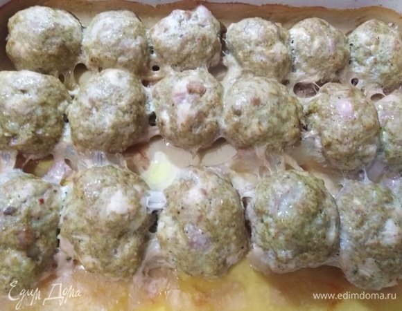 Поставьте в разогретую духовку и выпекайте при 200°C в течение 40 минут.