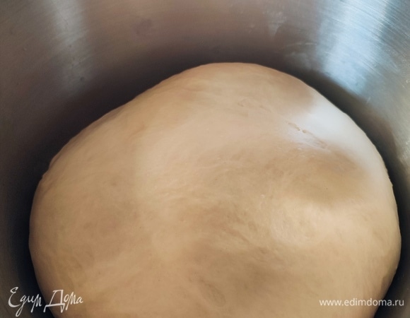 Оставить тесто подниматься на 1,5 часа.