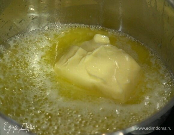 Сливочное масло растопить.