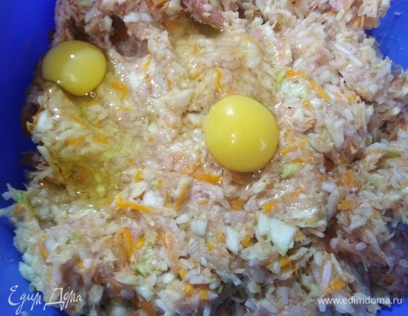 Вбить яйца. Перемешать.