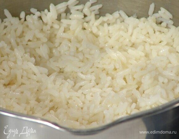 Рис отварить согласно инструкции на упаковке.