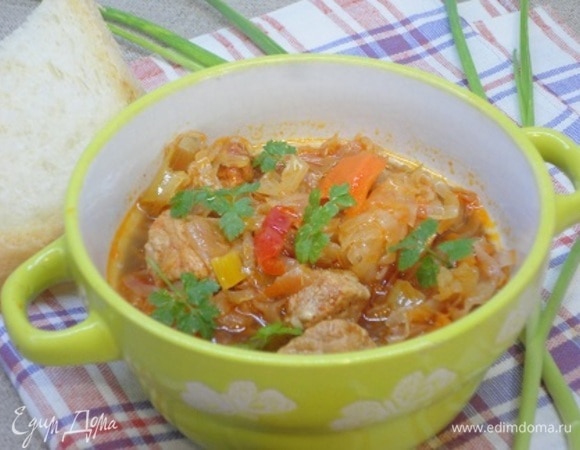 Подавать блюдо с петрушкой и, по желанию, со сметаной.