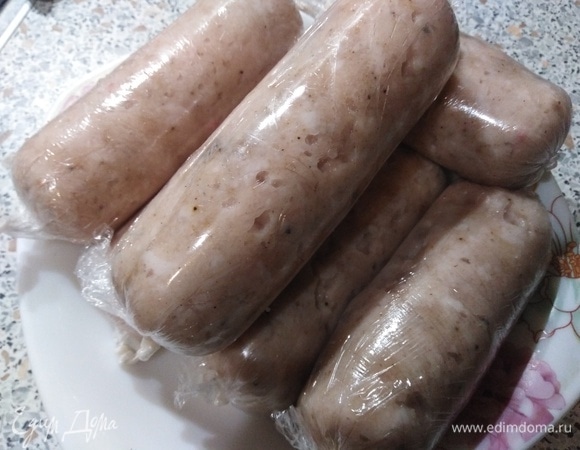 Сверните в форме колбаски.