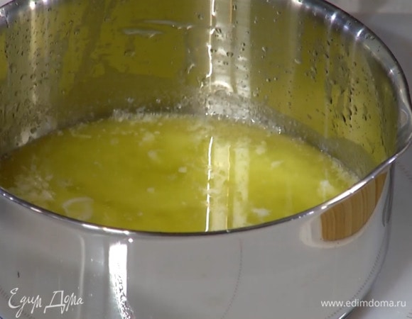 Сливочное масло растопить.