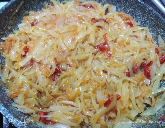 Тушить под крышкой на тихом огне до готовности.