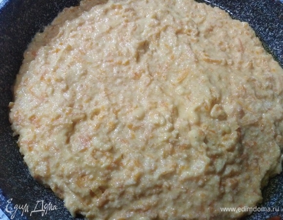 Выложить массу в смазанную маслом форму.