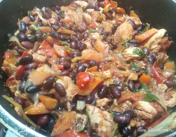 Тушить под крышкой 20–30 минут.