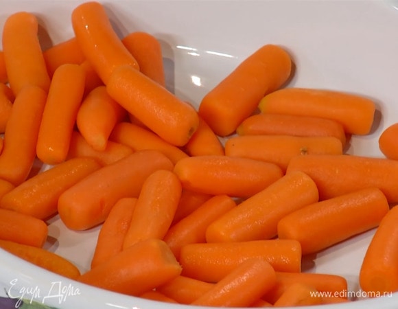 Морковь предварительно разморозить.