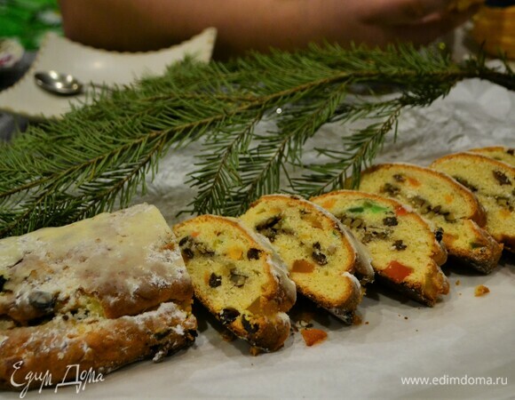 Первый штоллен успешно прошел дегустацию 2 января. Через неделю после приготовления, просто не удержаться, чтобы не попробовать.