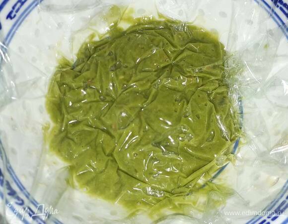 Накройте пленкой в контакт.