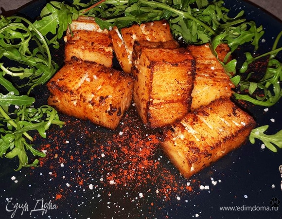 Такой картофель можно подавать как закуску или самостоятельное блюдо, так и в качестве гарнира. 