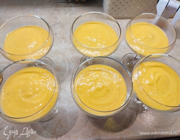 Разлить по креманкам и поставить на 1,5 часа в холодильник для застывания.