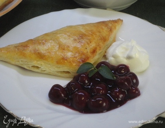 Тесто слоистое, хрустящее. Приятного аппетита!