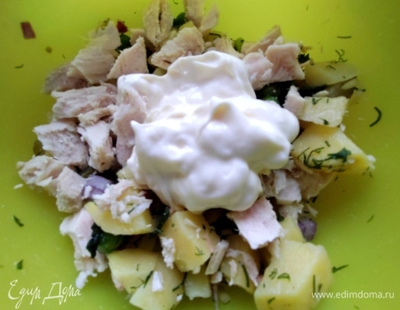 Заправить любимым майонезом.