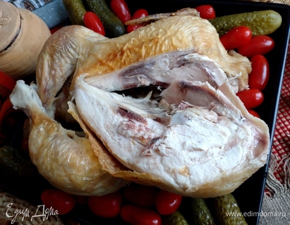 Курица получается не сухая, равномерно просоленная, даже кожица вкусная (если есть любители кожицы).